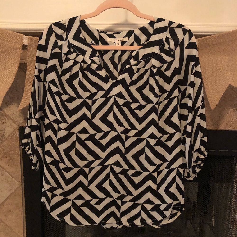 Black and white abstract pattern blouse